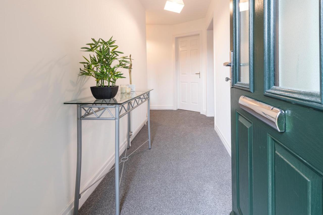 Steeton Large 2-Bedroom Bungalow Near Airedale Hospital, Keighley, Convenient Location With Parking מראה חיצוני תמונה